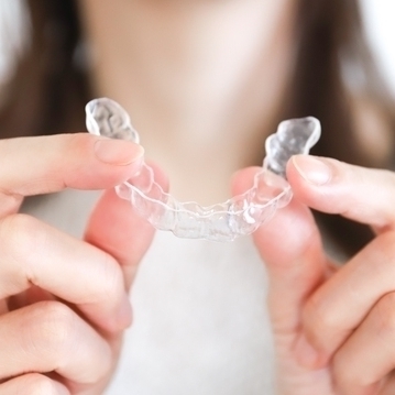 リテーナーを装着して保定期間に入る様子