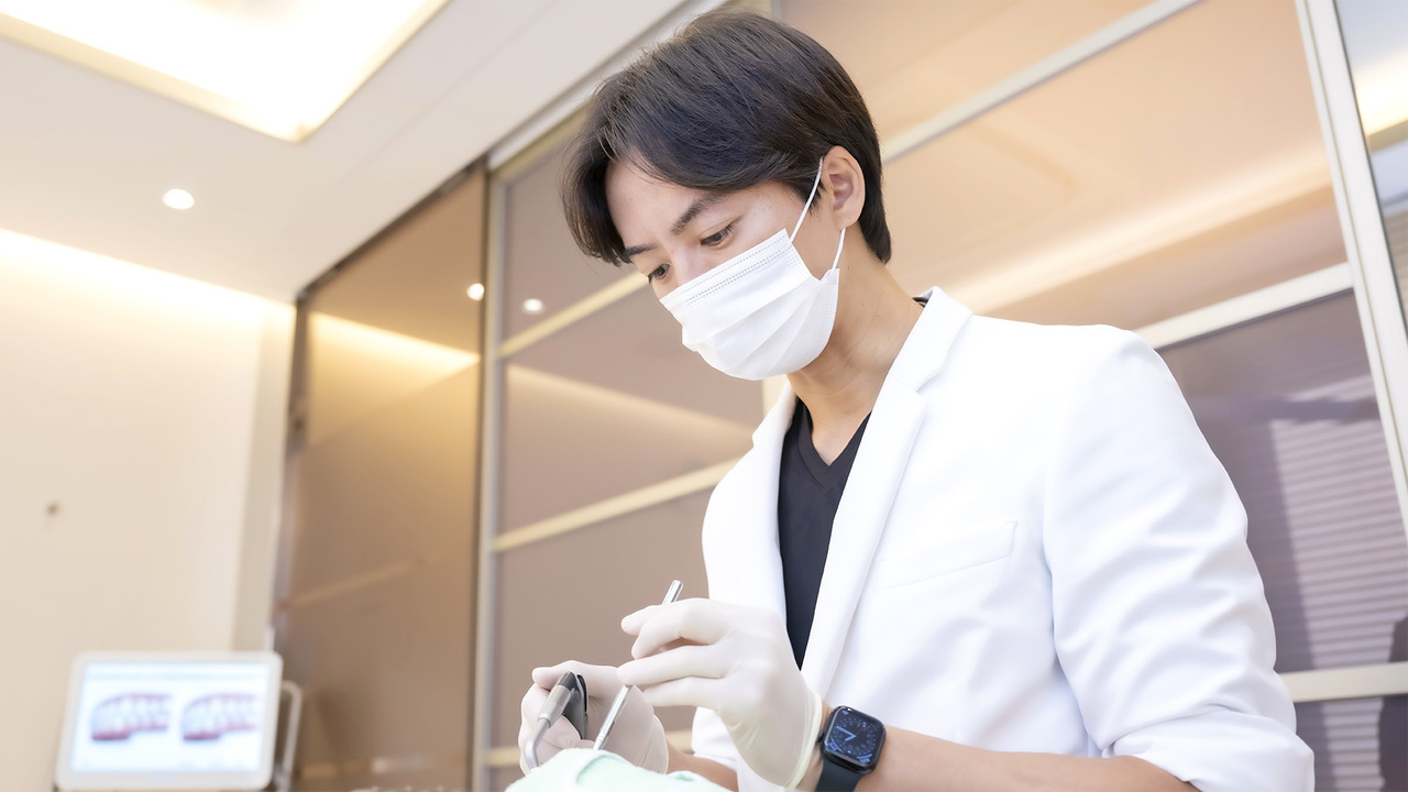 品川で歯並びの歯科治療も対応する様子