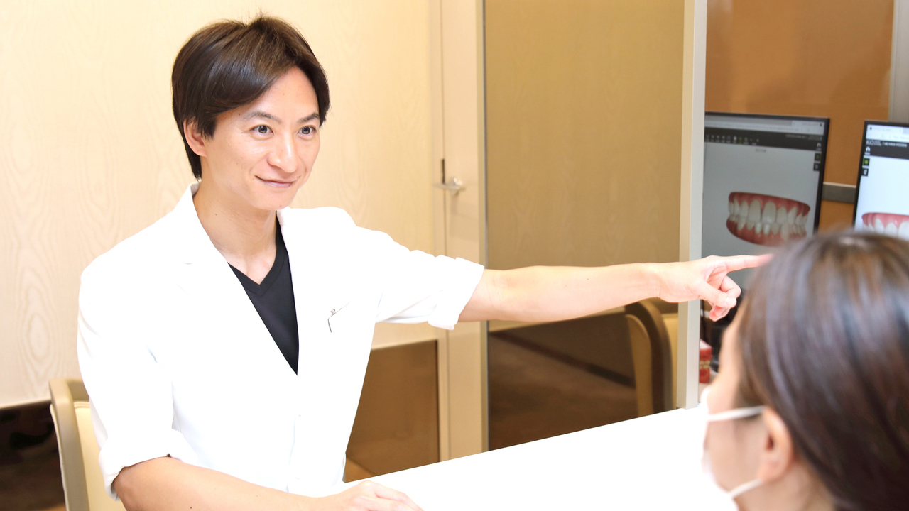 品川の矯正歯科として歯並びの相談に乗る院長